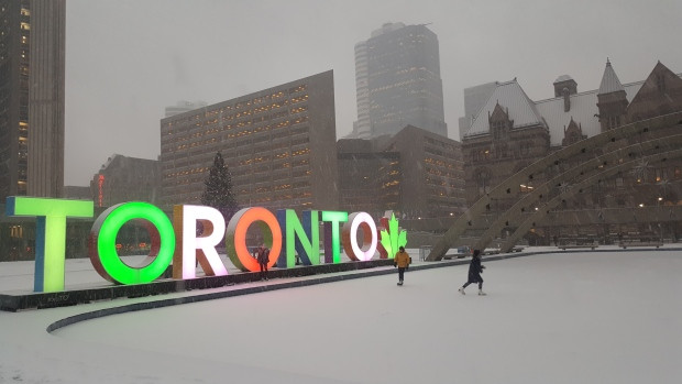 Snow falls at Nathan Phillips Square on Jan. 10, 2017. (Sandie Benitah/ CP24)