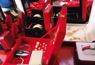 土豪订婚 嫁妆含两大行李箱百元大钞