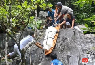 中国女游客裸死泰国瀑布 男同事有嫌疑被传唤
