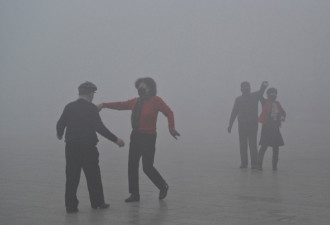 雾霾笼罩的冬天，中国人是这样度过的...