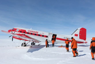 中国飞机首降南极之巅 刷新世界航空纪录