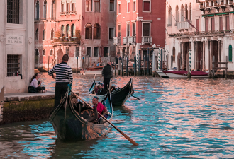 威尼斯立法叫停游客不文明行为 最高罚500欧元