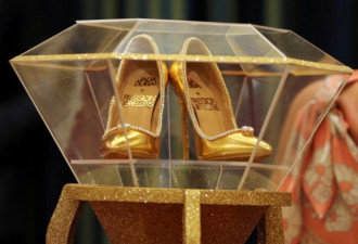 世界上最贵的鞋子 镶数钻石价值1.2亿人民币