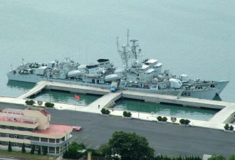 不畏撞船 丹东舰直线冲击美军濒海战斗舰