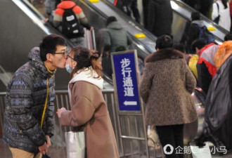 春运中那些浓浓的爱与温情 一个拥抱一场热吻