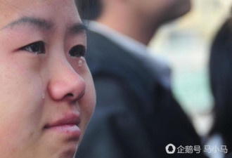 春运中那些浓浓的爱与温情 一个拥抱一场热吻