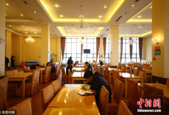 重庆某高校食堂格调高雅 装修风格堪比酒店