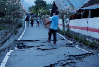 终止遗体辨认  印尼大规模埋葬地震海啸死难者