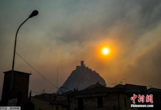 意大利比萨市周边发生山林大火 700余人被疏散