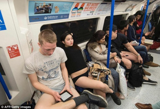 全球多地共庆地铁无裤日 美女清凉出行
