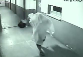 巴西：两前市议员扮"幽灵"潜入政府行窃