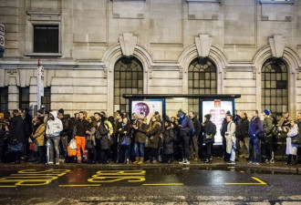 伦敦地铁职工罢工 数百万人出行受阻