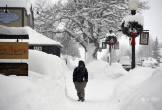 美国多地普降暴雪 积雪厚度最深达2米