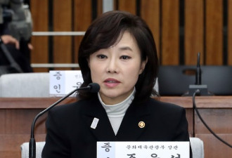 韩文体部长官承认封杀万名艺人：被视为异己
