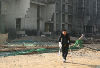 农民工讨薪手脚遭打断 警方：人大代表指挥打人