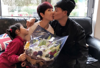 蔡少芬庆结婚九周年 与张晋甜蜜接吻