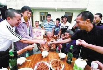重庆114岁老人离世：喜欢喝酒 113岁时仍干活