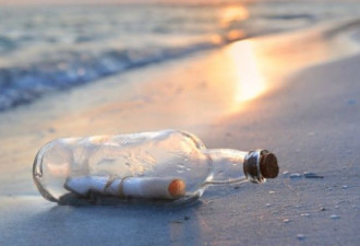 澳海滩漂流瓶，竟装着一封中文情书…
