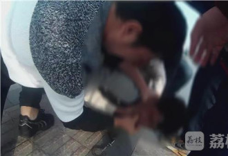 苏州身患艾滋病小偷被抓 咬破舌头向警察吐血