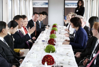 中瑞元首谈治国经验 习近平：五年走遍中国