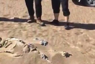 新疆沙漠深处发现一名男性的尸体，已成干尸
