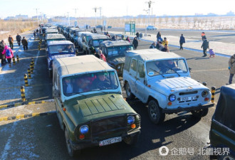 蒙古国游客赴中国爆买购物 车队绵延数里