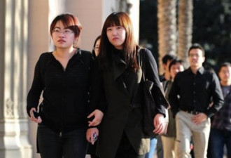 美国限制中国学生签证 谁“受伤”更重