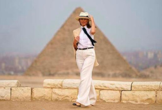 梅拉尼娅金字塔旁上演超模秀 曾阻止丈夫发推