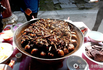 550户共吃一顿饭 村民自带板凳来“锅子宴”