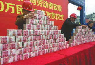 工地摆3600万现金发工钱:谁都没法卷钱跑路