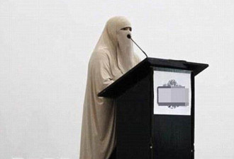 穆斯林女传教士身穿罩袍，指责其他穆斯林女子