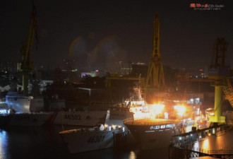 中国造船厂内各式军舰扎堆建造日夜不停