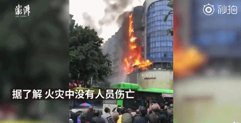 重庆男子因轻生纵火 致整栋楼7层起火 已被刑拘