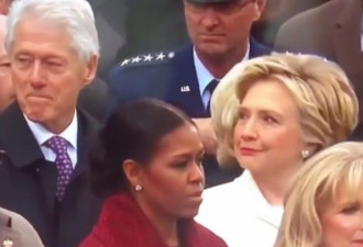 克林顿的眼睛一直盯着伊万卡 遭希拉里怒视