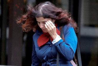 英国夫妇给自己孩子起名阿道夫 还向他行纳粹礼
