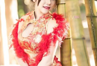 泰国美女穿旗袍迎春节 露美腿翘臀遭来骂声