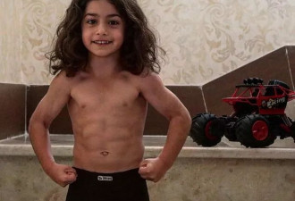 5岁拥有6块腹肌 这位伊朗小男孩让成年人汗颜