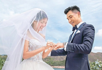 41岁TVB视帝陈展鹏结婚 与小13岁娇妻海上热吻