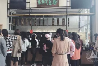 崔永元再上微博热搜，因为开了家“真面”馆