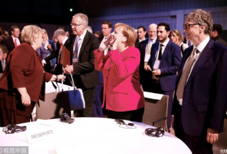默克尔 比尔·盖茨出席第10届世卫峰会 笑容满面