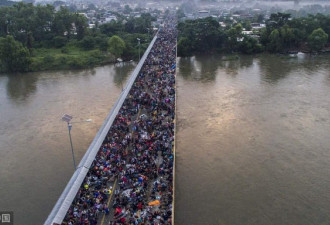 推进!数千移民挤爆墨西哥边境大桥引发骚乱