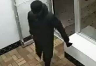 非裔抢劫中餐馆 华裔员工开枪 吓得他落荒而逃