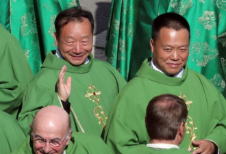 两位中国主教在梵蒂冈邀请教宗访问中国