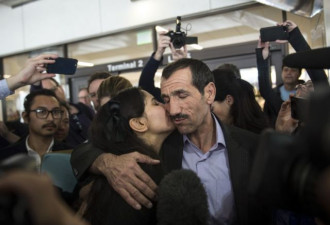 被川普禁令遣返的伊朗男子重回美国 市长迎接