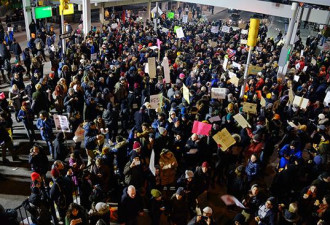 特朗普限制入境令引争议 女性游行后又机场游行