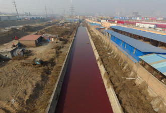 太原5公里河道被染成鲜红色 环保局长:没毒