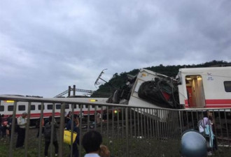 “用命抢票”台湾列车出轨死伤200多人