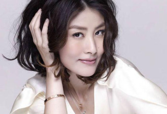 这位女星出道23年没人敢碰 背景强大
