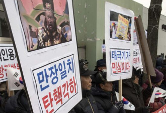 朴槿惠支持者举包青天头像集会 抗议总统弹劾案