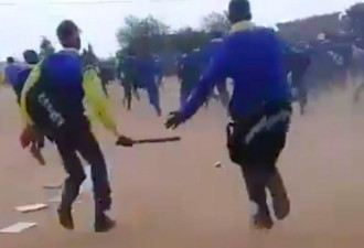 南非现可怕校园暴力:学生用特制砍刀互相攻击